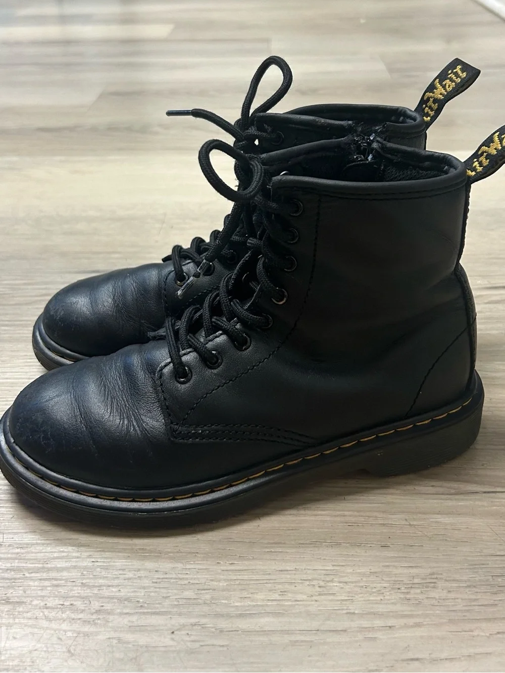 Dr. Doc Boots Martens Youth Kids Sz 2 Black Leather Lace Up Classic Unisex 1460